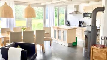 Coffee/tea maker, fridge, microwave, oven