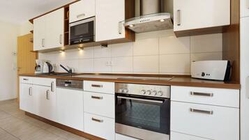 Kühlschrank, Ofen, Herdplatte, Geschirrspüler