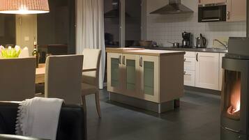 Coffee/tea maker, fridge, microwave, oven