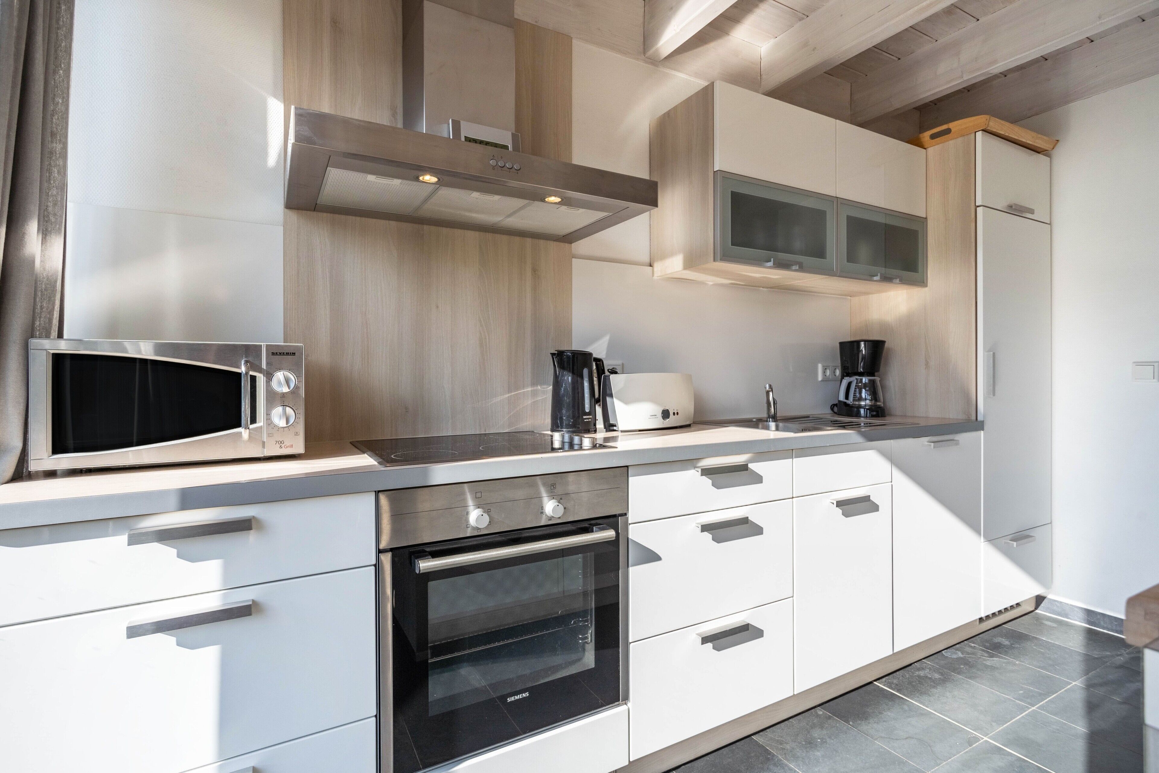Coffee/tea maker, fridge, microwave, oven