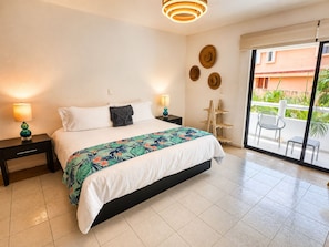 In-room safe, laptop workspace, blackout curtains, soundproofing - Beachfront condo with loft and sea views (Puerto Aventuras)