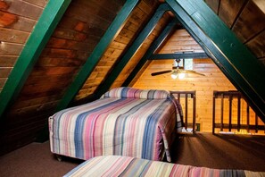 Room - Cabin #11 (Flagstaff)