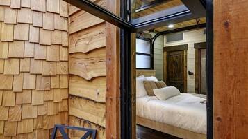 3 bedrooms, desk, iron/ironing board, WiFi