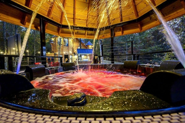 Outdoor spa tub