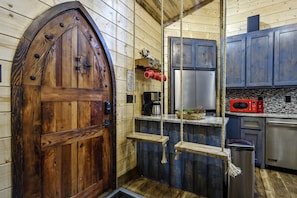 Interior - Gorgeous Tree House with Hot-tub in Broken Bow, Oklahoma (Broken Bow)
