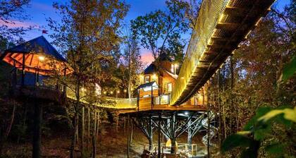 Gorgeous Tree House with Hot-tub in Broken Bow, Oklahoma
