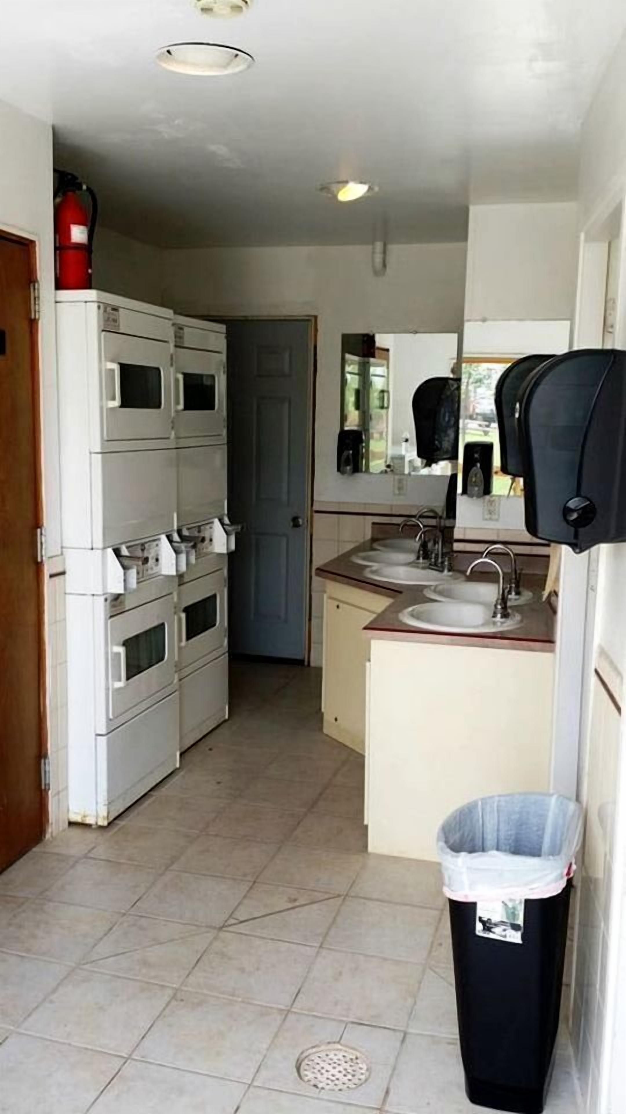 Coffee/tea maker, microwave