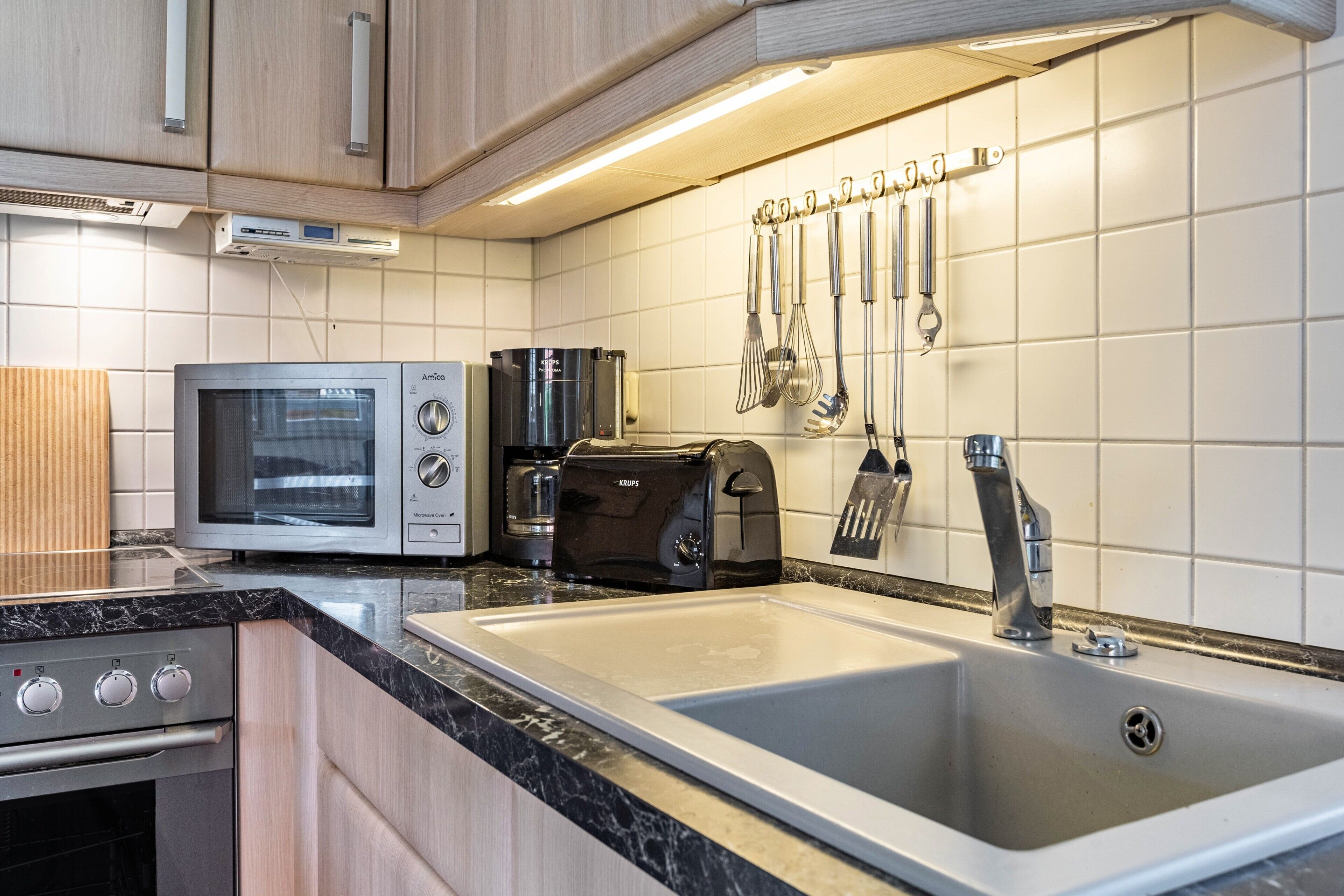 Macchina per tè/caffè, frigorifero, microonde, forno