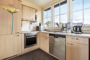 Coffee/tea maker, fridge, microwave, oven