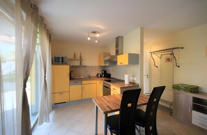 Kühlschrank, Ofen, Herdplatte, Geschirrspüler