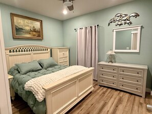 Room - Cozy 3-bedroom house with playset in North Pole near Santa Claus House (North Pole)