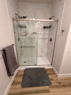 Bathroom - Cozy 3-bedroom house with playset in North Pole near Santa Claus House (North Pole)