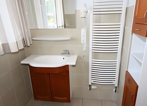 Bathroom - Holiday Home 'S 42 A' with Private Terrace, Private Garden and Wi-Fi (Röbel)
