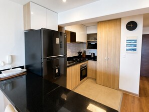 Private kitchen - Exclusive property with ocean views in Magdalena, on the border with San Isidro (Magdalena del Mar)