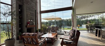 Charming 5-bedroom house in Asia Country Escape W/Pool&Garden close to the Beach