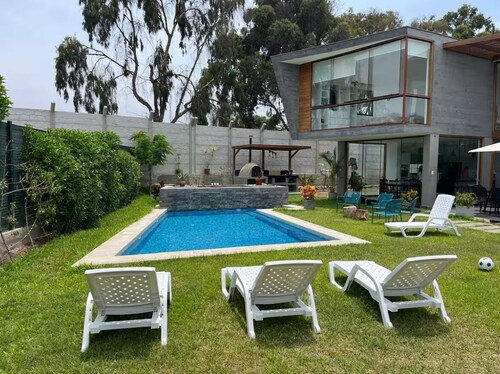 Charming 5-bedroom house in Asia Country Escape W/Pool&Garden close to the Beach