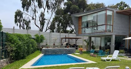 Charming 5-bedroom house in Asia Country Escape W/Pool&Garden close to the Beach