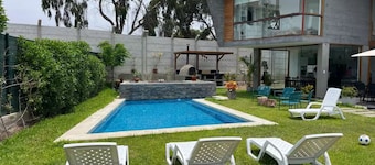 Charming 5-bedroom house in Asia Country Escape W/Pool&Garden close to the Beach