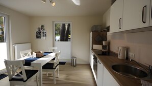 Kaffetrakter/tekoker, kjøleskap, ovn og kokeplater
