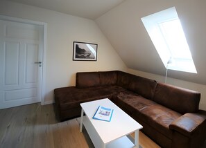 TV - Apartment 'k112 Upper Floor' with Shared Garden, Balcony and Wi-Fi (Röbel)
