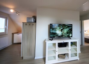 Interior - Apartment 'k112 Upper Floor' with Shared Garden, Balcony and Wi-Fi (Röbel)