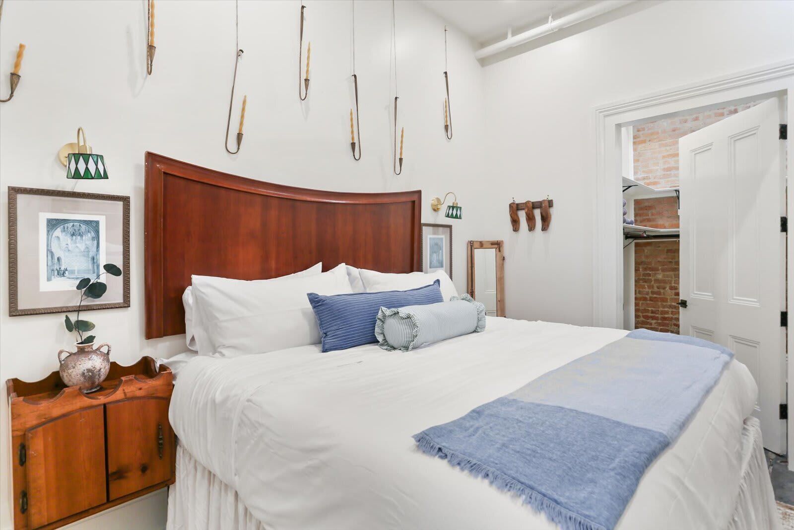 Iron/ironing board, travel cot, WiFi, bed sheets