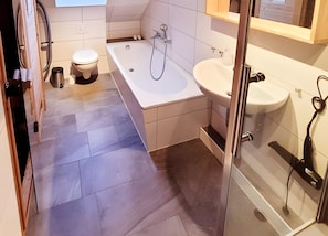 Shower - Apartment 'Blauer Fritz K96 OG' with Private Terrace and Private Garden (Röbel)