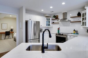 Private kitchen - 3 Bedroom at Discovery Bay (Kelowna)