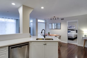 3 bedrooms, Internet, bed sheets - 3 Bedroom at Discovery Bay (Kelowna)