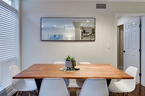 Dining - 3 Bedroom at Discovery Bay (Kelowna)