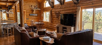 Fabulous 5-bedroom cabin in Westcliffe perfect for your getaway