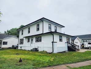Exterior - Downtown Creston Hideaway walk-in distance to uptown! (Creston)