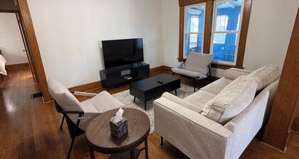Downtown Creston Hideaway walk-in distance to uptown!