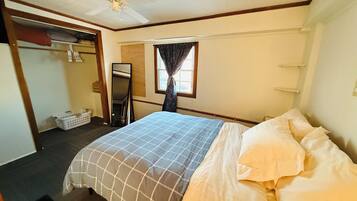 2 bedrooms, internet, bed sheets