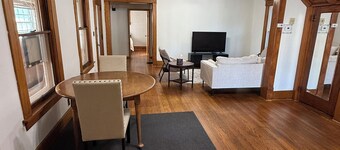 Downtown Creston Hideaway walk-in distance to uptown!