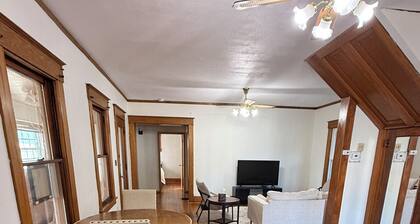 Downtown Creston Hideaway walk-in distance to uptown!