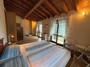 2 Schlafzimmer, Schreibtisch, Reisekinderbett, kostenloses WLAN
