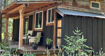 Phenomenal Cottage, Steps to Sandy River/Beach/Trail/Shopping/Restaurants w/Golf
