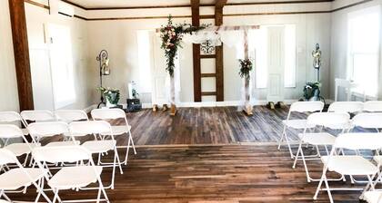 Cozy Glamping Yurt with Wildlife Views near Mountain Home, Texas
