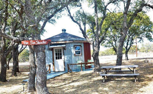 Cozy Glamping Yurt with Wildlife Views near Mountain Home, Texas