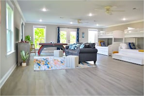 Room - Luxe Dream Beach House (Gulfport)