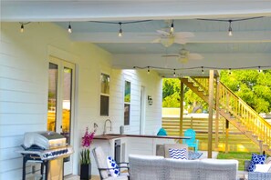 Terrace/patio - Brand-New Luxury Home – Sleeps 14, Walk to Beach (Gulfport)