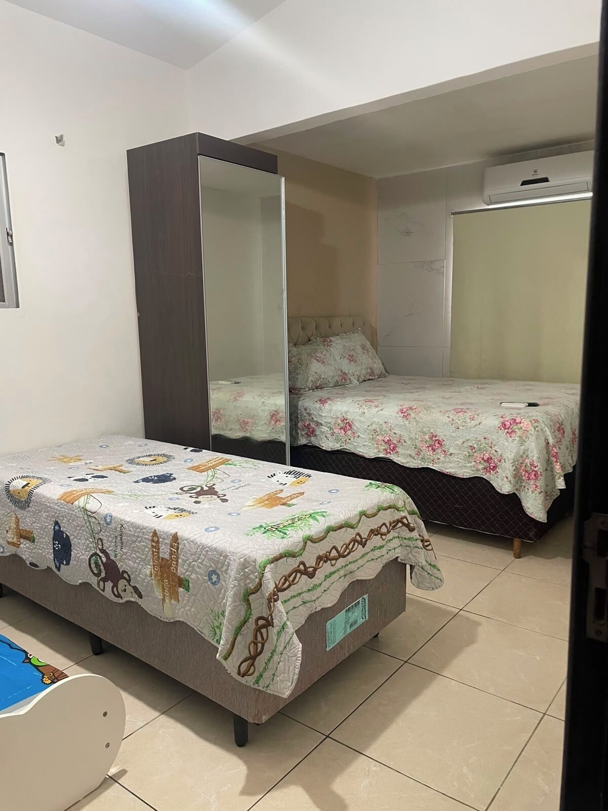 2 quartos, ferros/tábuas de passar roupa, Wi-Fi de cortesia