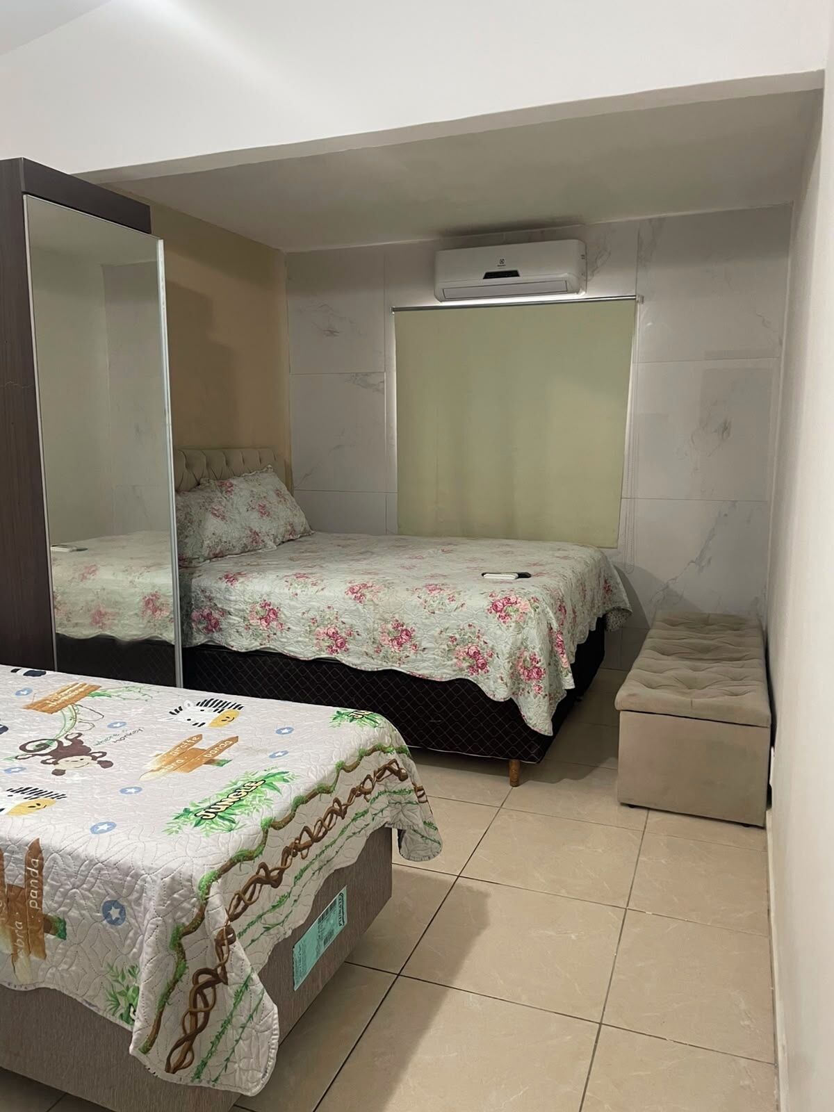 2 quartos, ferros/tábuas de passar roupa, Wi-Fi de cortesia