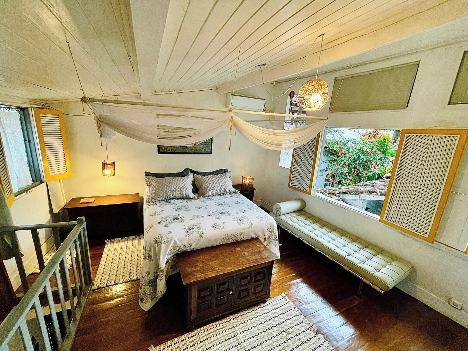 Iron/ironing board, Internet, bed sheets