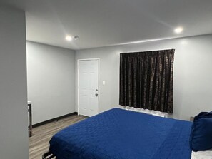 Standard Single Room - Pine Tree Inn  (Los Angeles)