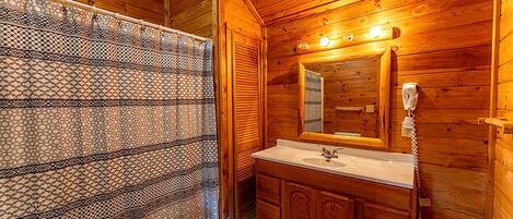 Jetted bath, toilet paper