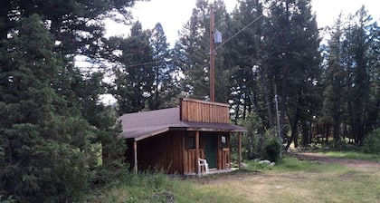 Secluded Family-Friendly Log Cabin Rental for Families near Helena