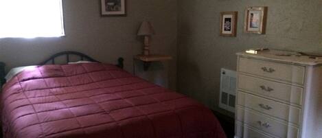 1 bedroom, desk, WiFi, bed sheets