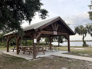 Outdoor dining - Luxurious Deluxe Safari Tent with King Bed and Outdoor Fire Pit in Bradenton, Florida (Bradenton)